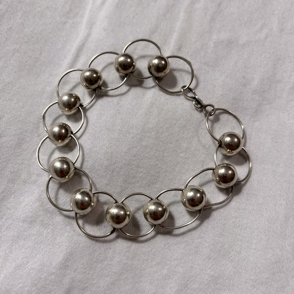 Bangle bracelet
